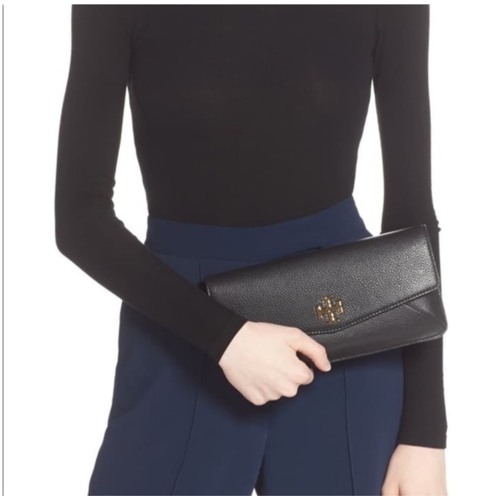 Tory Burch Cream Pebble Leather Kira Clutch with Gold Logo - Picture 10 of 10